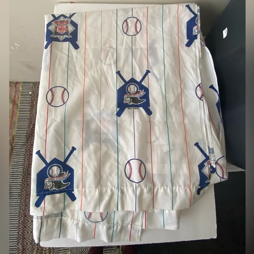 NWOT• Vintage 96 MLB Baseball Pinstripe Twin Flat Sheet Sportscore
